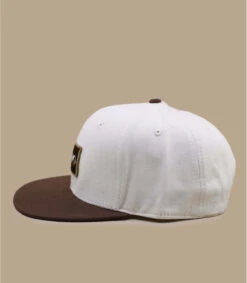 Badge Logo Snapback Beige -Célèbre Chapeaux Magasin badge logo snapback beige 4