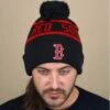 NEW ERA Beanie Jake Boston Navy -Célèbre Chapeaux Magasin beanie jake boston navy