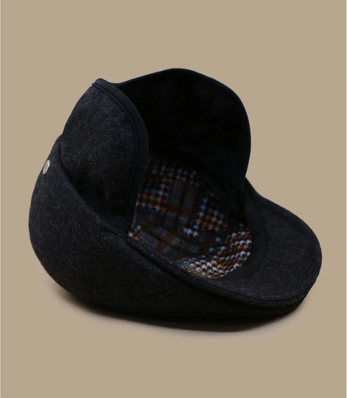 Ilyan Earflap noir Ilyan Earflap Noir -Célèbre Chapeaux Magasin ilyan earflap noir 2