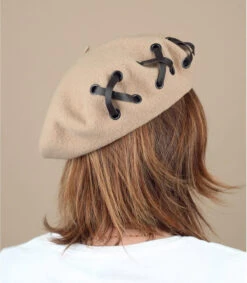 Lio Sable Cacao -Célèbre Chapeaux Magasin lio sable cocoaHeritage20par20Laulhere20beret20beige20lien20cuir
