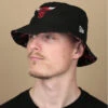 NEW ERA Print Infill Bucket Bulls -Célèbre Chapeaux Magasin print infill bucket bulls