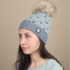 Tina Medium Grey -Célèbre Chapeaux Magasin tina medium greybonnet20laine20pompon20fourrure20gri20Tina20medium20grey